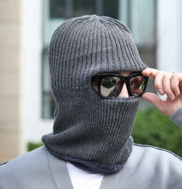 Topi Balaclava dengan Desain Masker